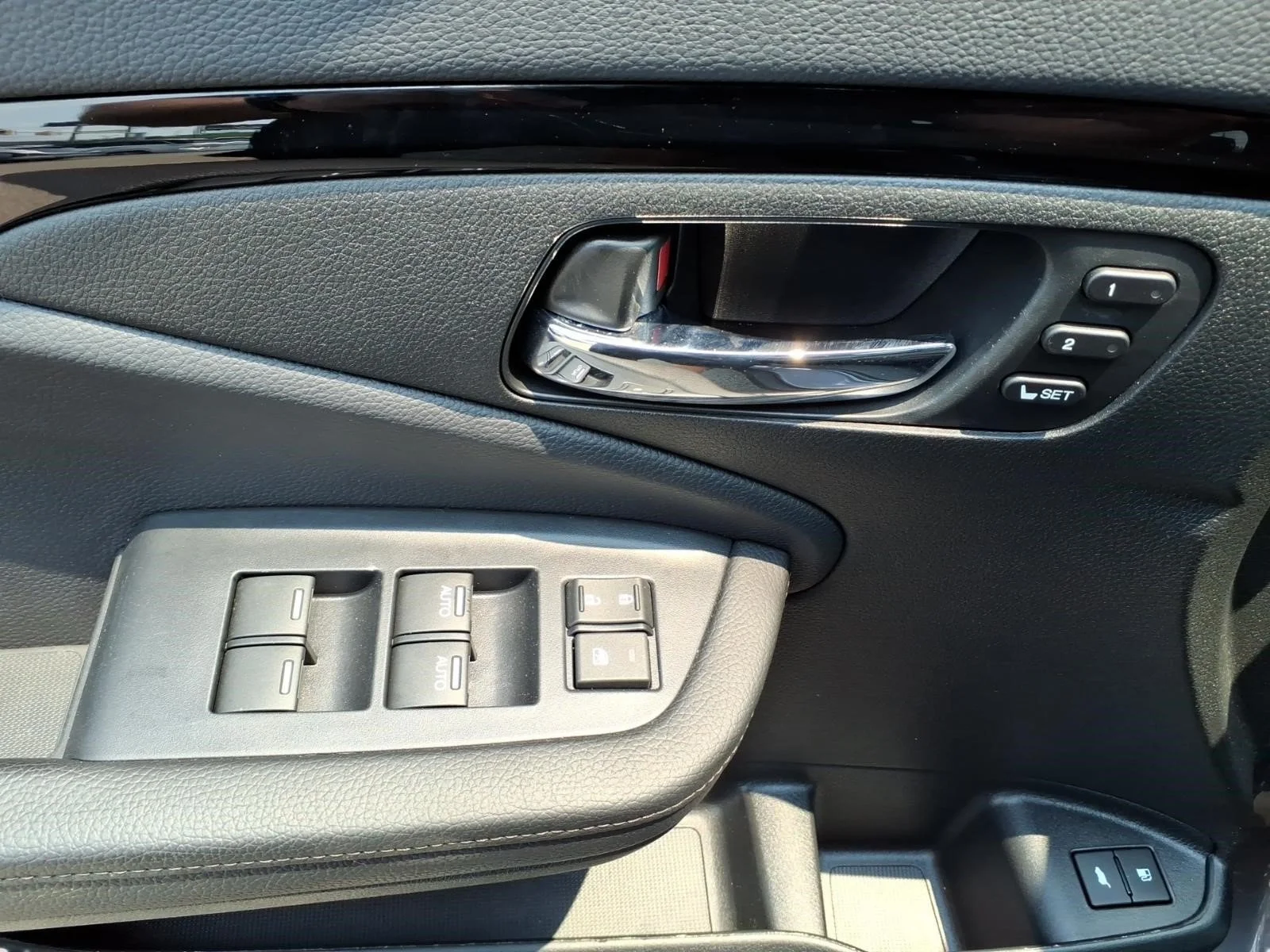 Used 2021 Crystal Black Pearl Honda Touring 8 Passenger image 24