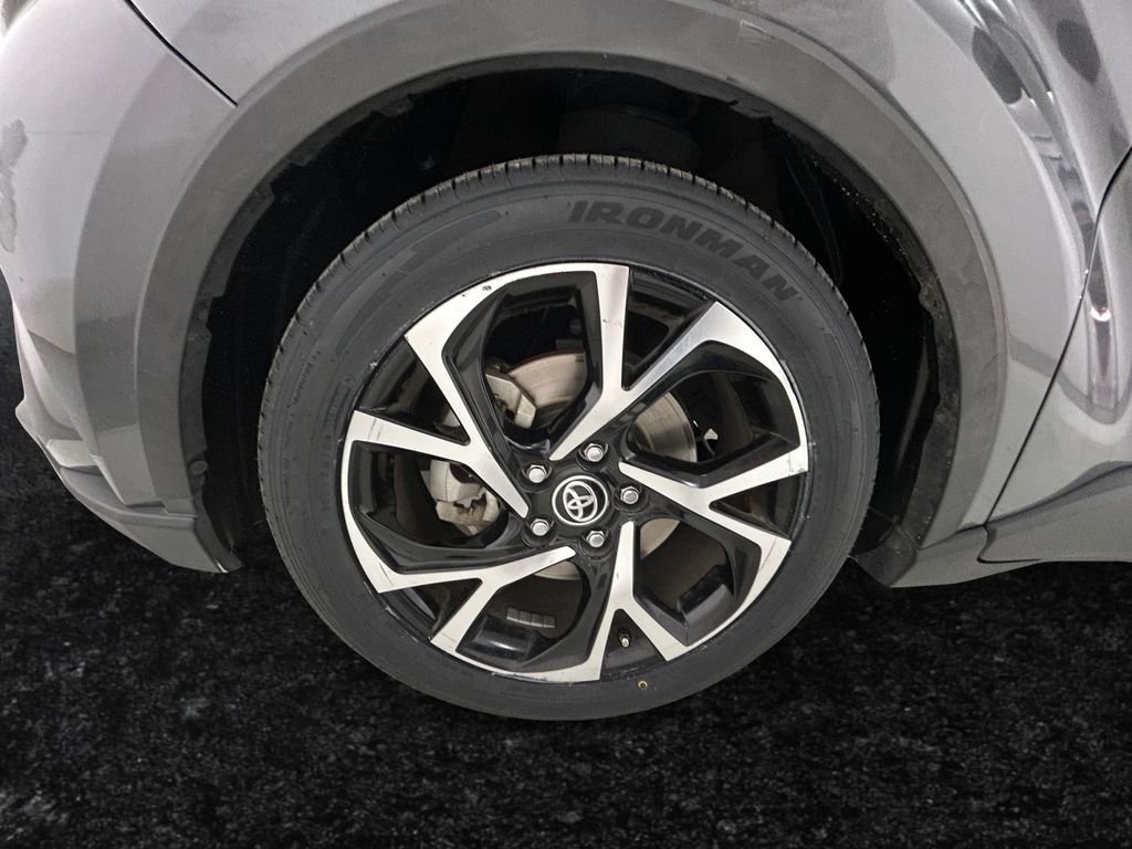 Used 2020 Gray Toyota XLE image 27