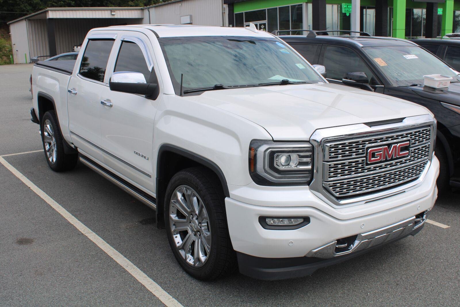 Used 2017 White Frost Tricoat GMC Denali image 3