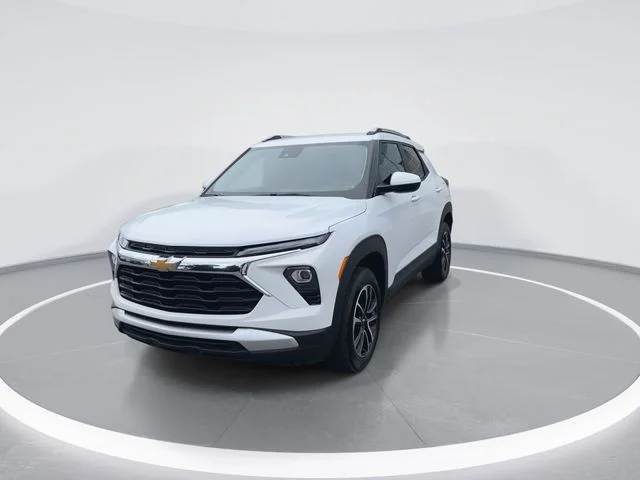Used 2025 White Chevrolet LT image 3