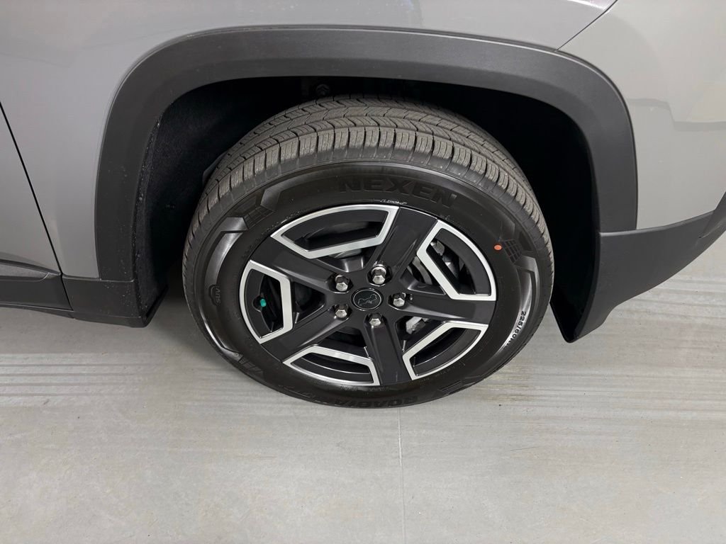 New 2026 Sting-Gray Clear-Coat Exterior Paint Jeep Laredo image 10
