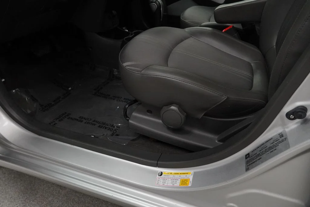 Used 2015 Silver Chevrolet 1LT image 38