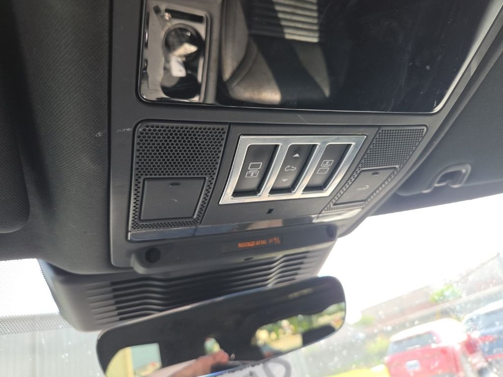 Used 2023 Fuji White Land Rover S R-Dynamic image 22