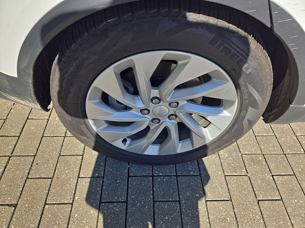 Certified Used 2025 Fuji White Land Rover S image 12