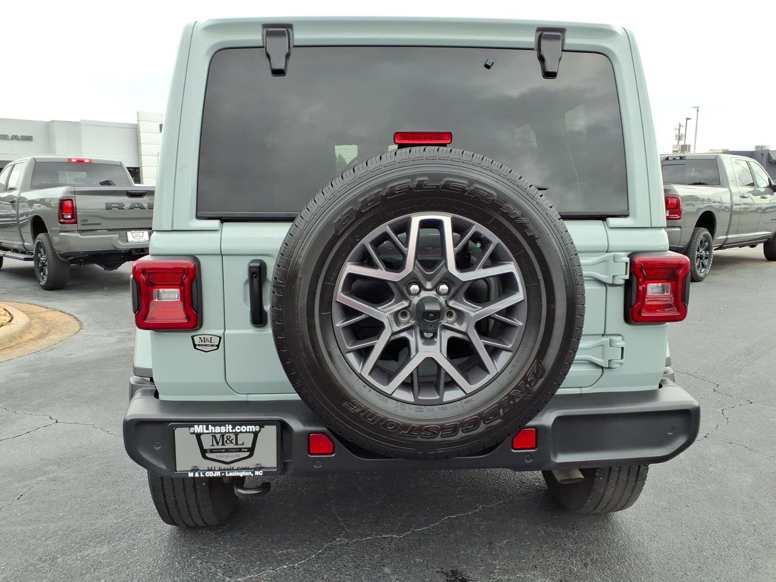 Used 2024 Gray Jeep Sahara image 21