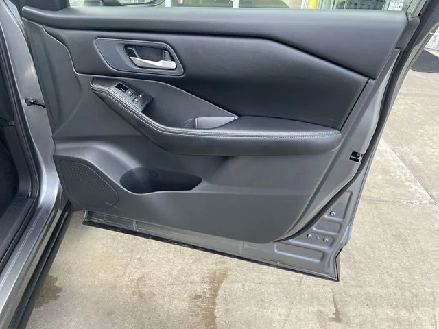 2025 Nissan Rogue SV - Photo 39