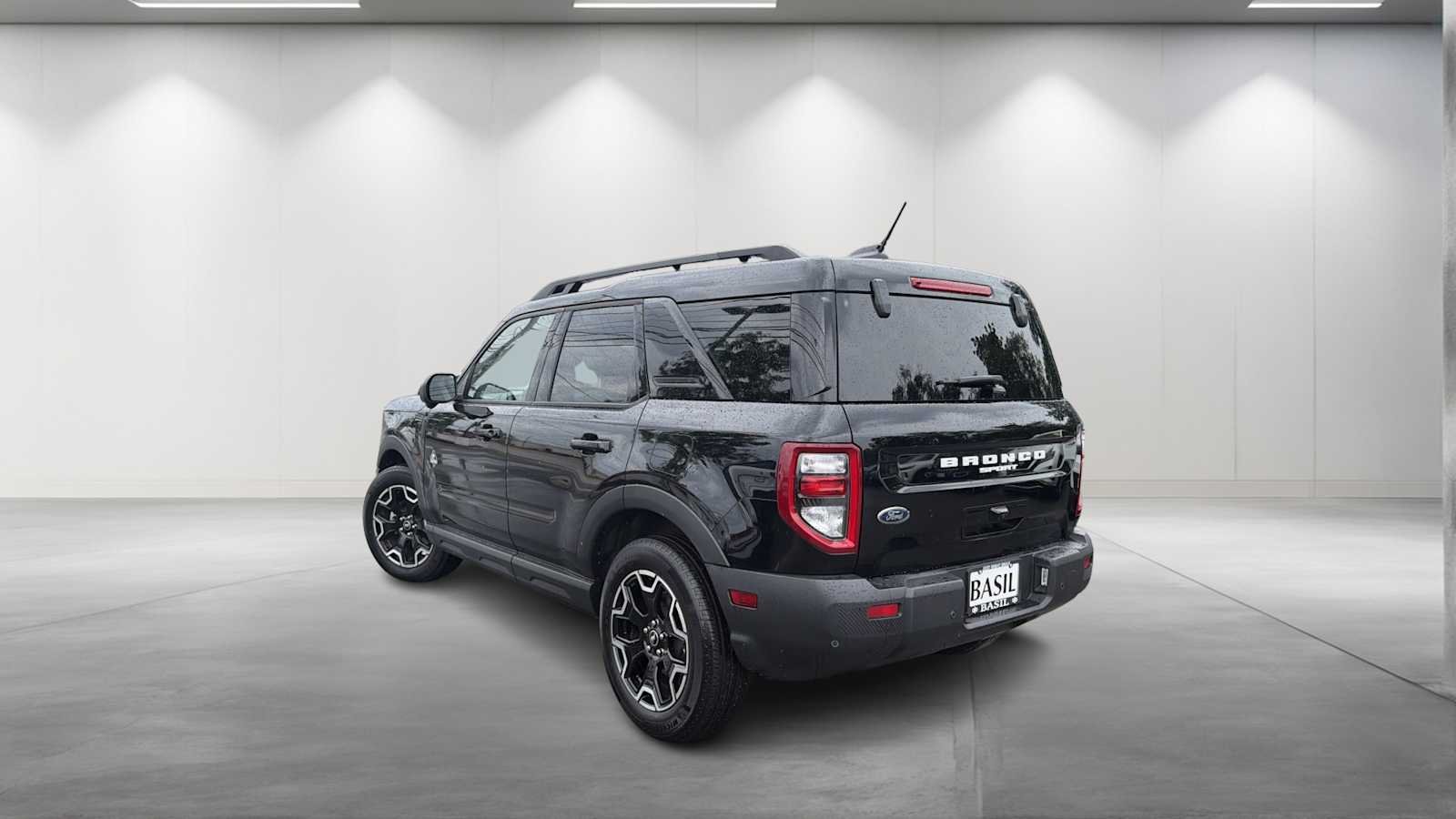 Used 2025 Shadow Black Ford Outer Banks image 5