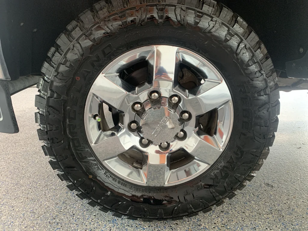 Used 2015 Summit White GMC SLE image 31