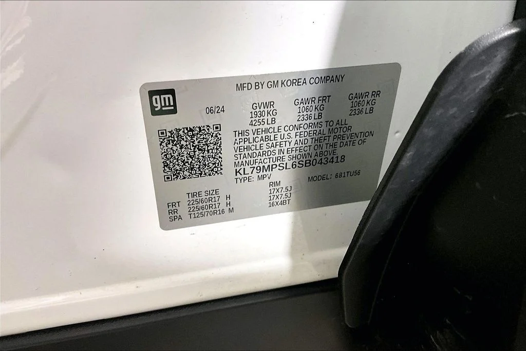 Certified Used 2025 Summit White Chevrolet LT image 26