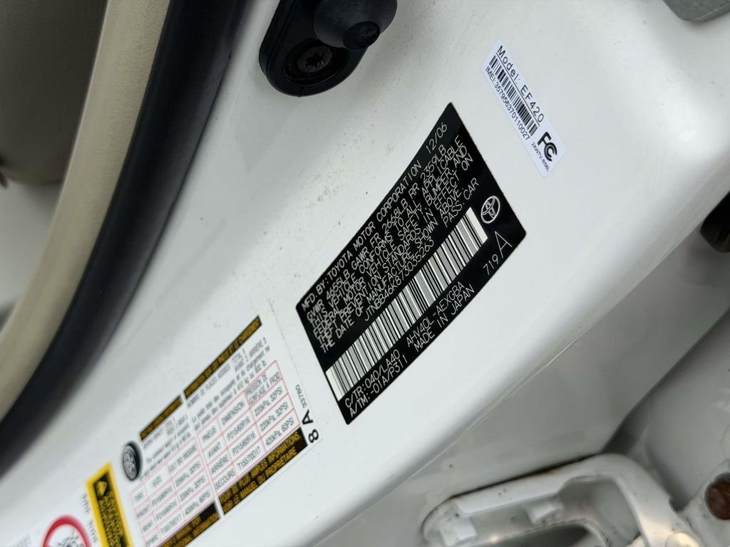 Used 2007 White Toyota Base image 26