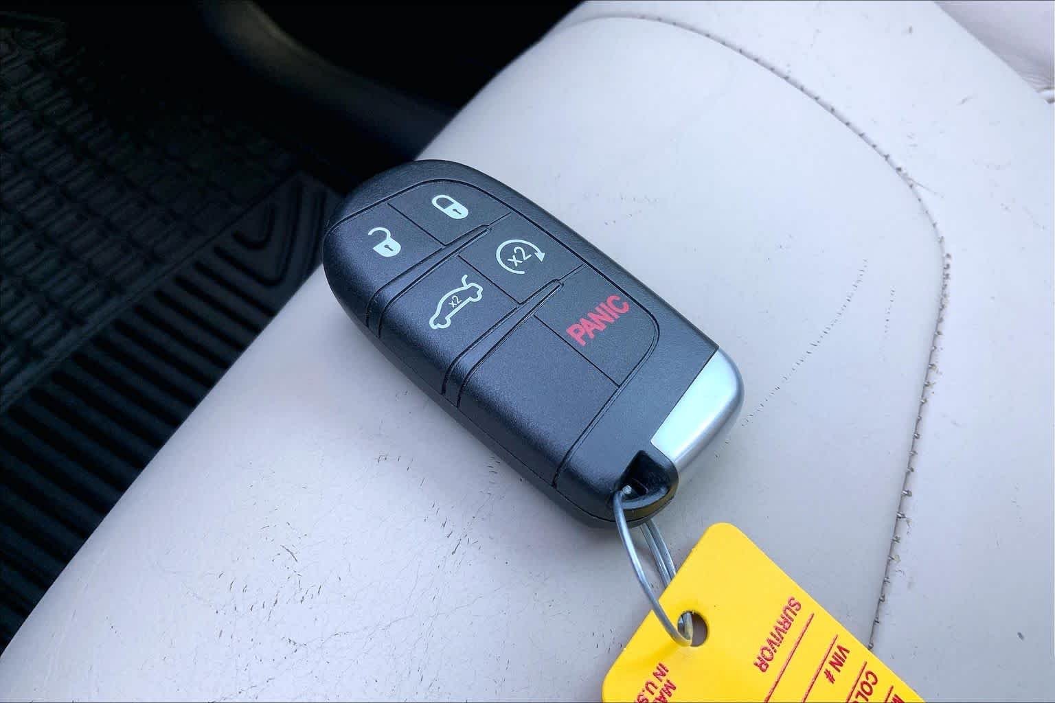 Used 2018 Granite Crystal Met. Clear Coat Jeep Limited image 13