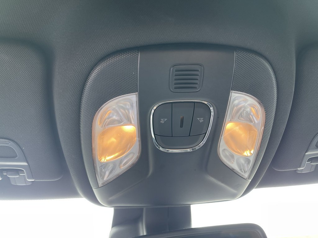 Used 2024 Bright White Clearcoat Jeep Latitude image 28