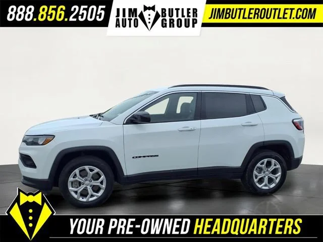 Used 2024  Jeep Latitude image 21