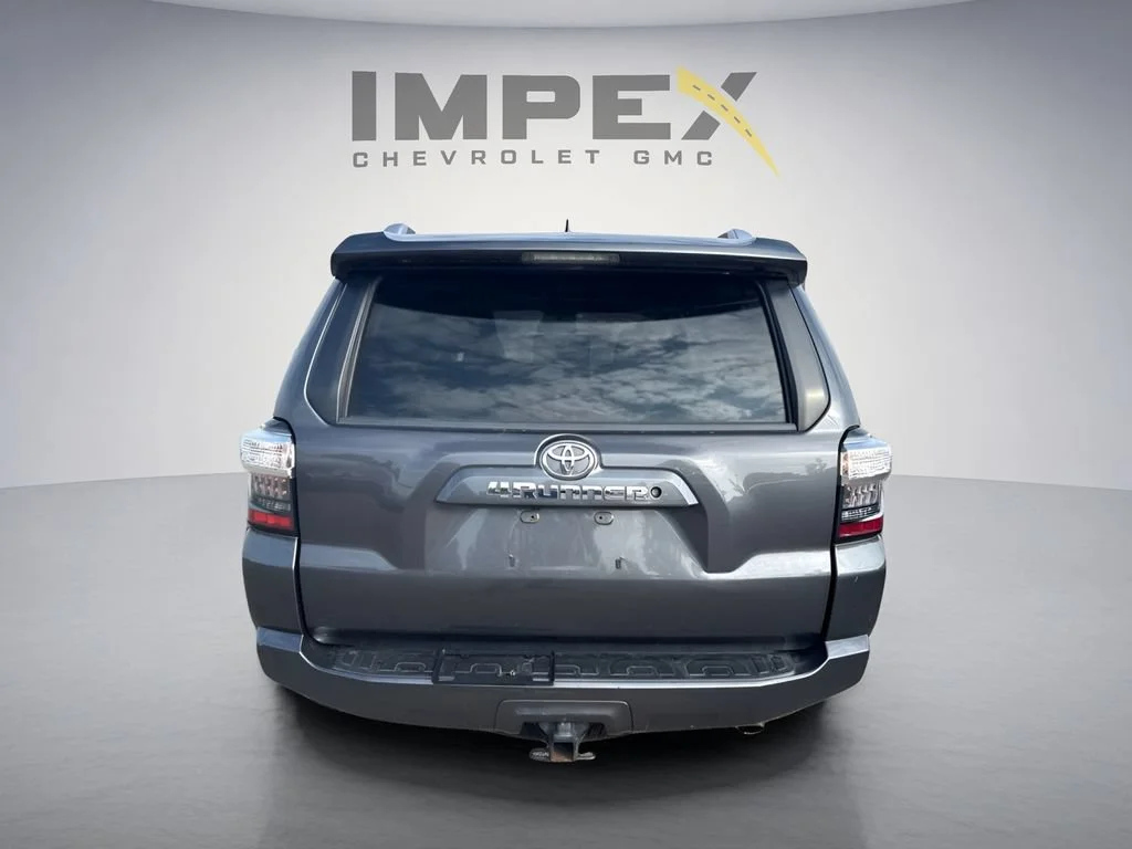 Used 2018  Toyota SR5 image 3