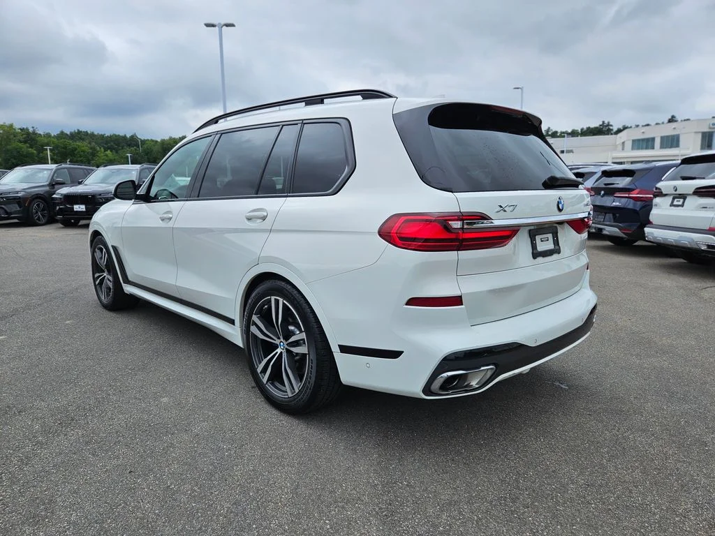 Certified Used 2022 Alpine White BMW xDrive40i image 5