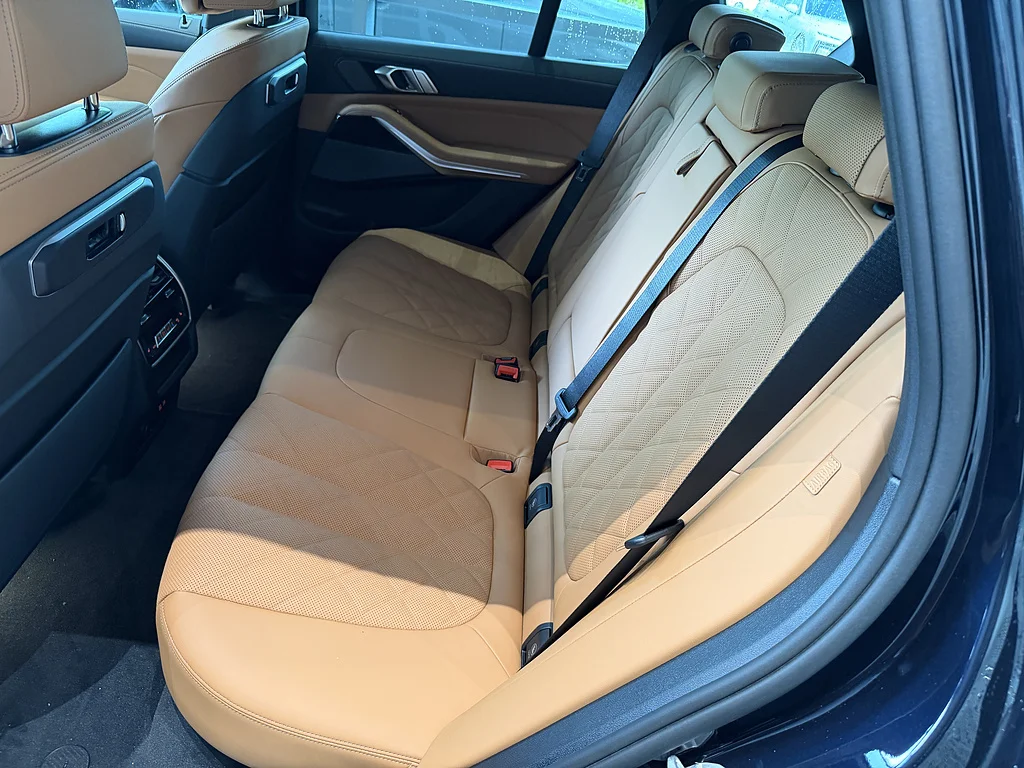 New 2026 Carbon Black Metallic BMW xDrive50e image 13
