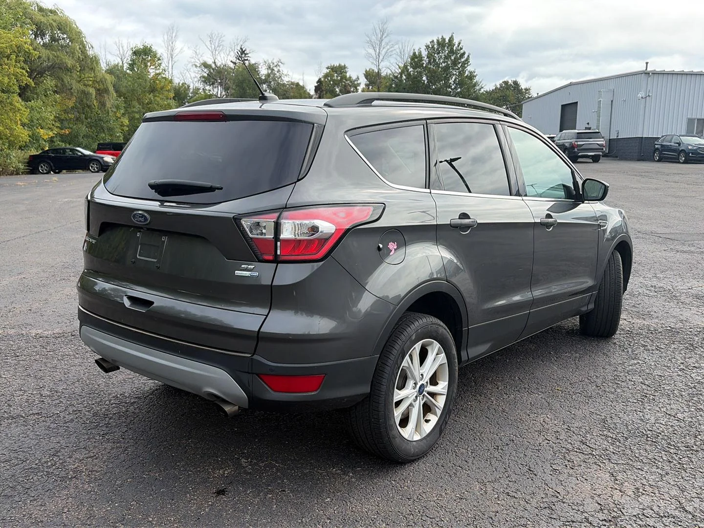 Used 2017 Magnetic Ford SE image 4