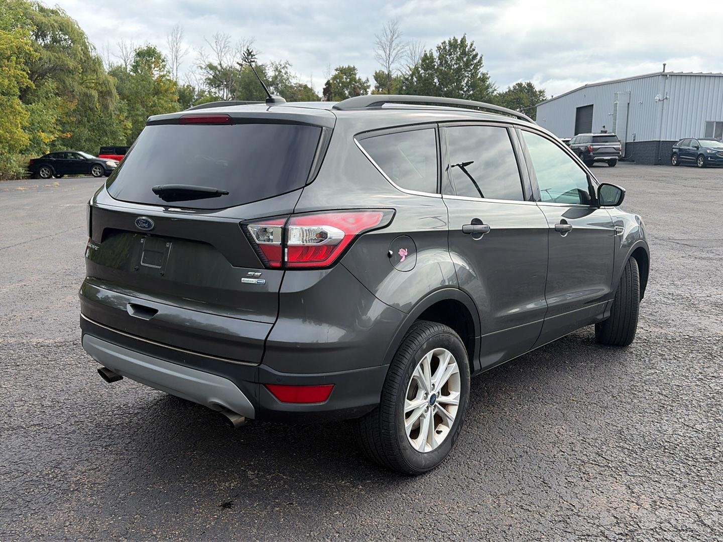 Used 2017 Magnetic Ford SE image 4
