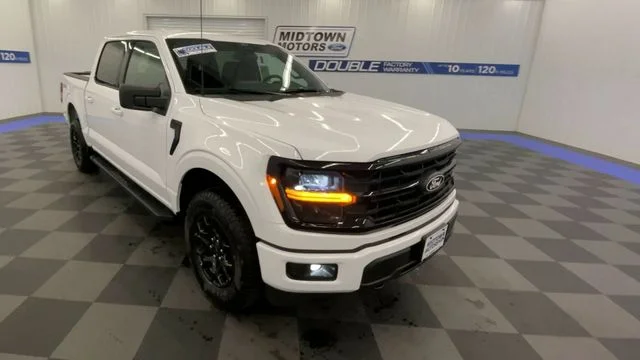 New 2026 White Ford XLT image 2