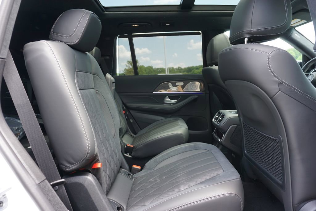 New 2026 MANUFAKTUR Moonlight White Metallic Mercedes-Benz GLS 63 AMG® image 100