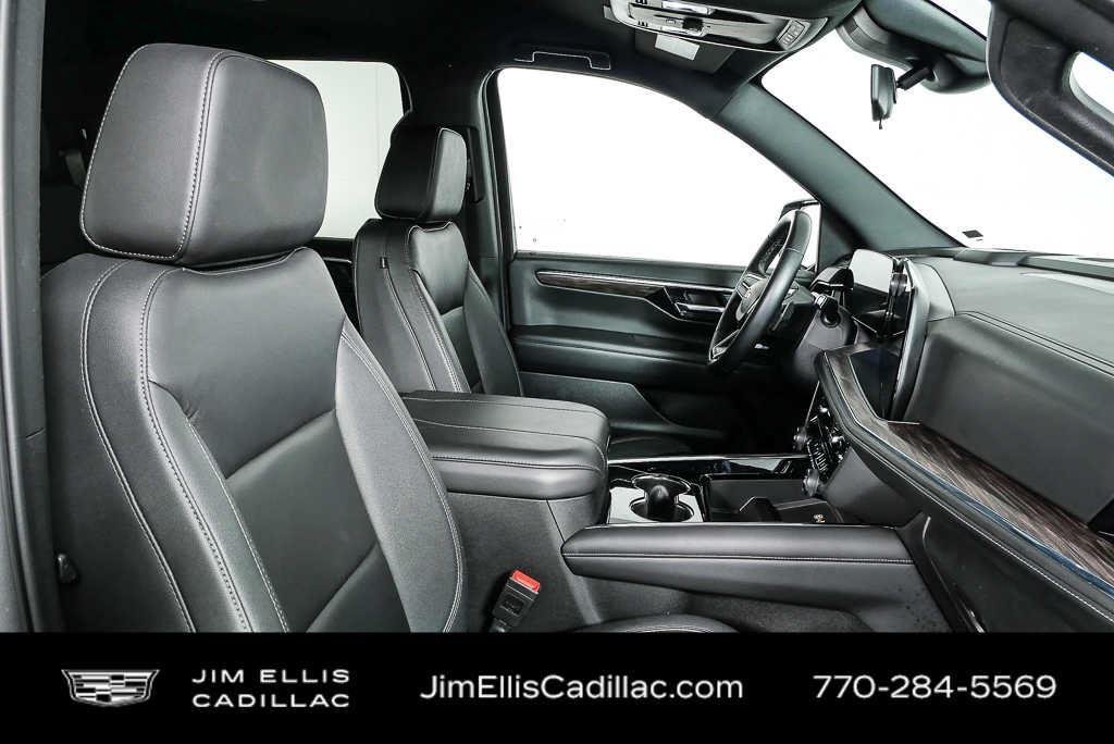 Used 2025 Summit White Chevrolet LT image 22