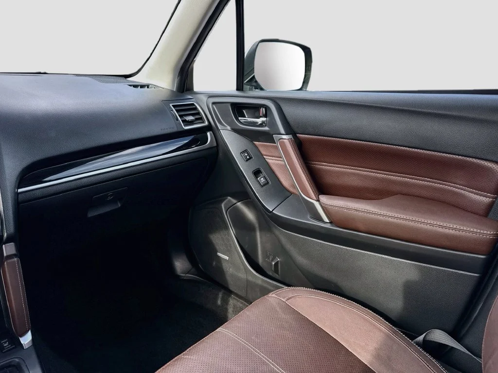 Used 2017 White Subaru 2.5i Touring image 30
