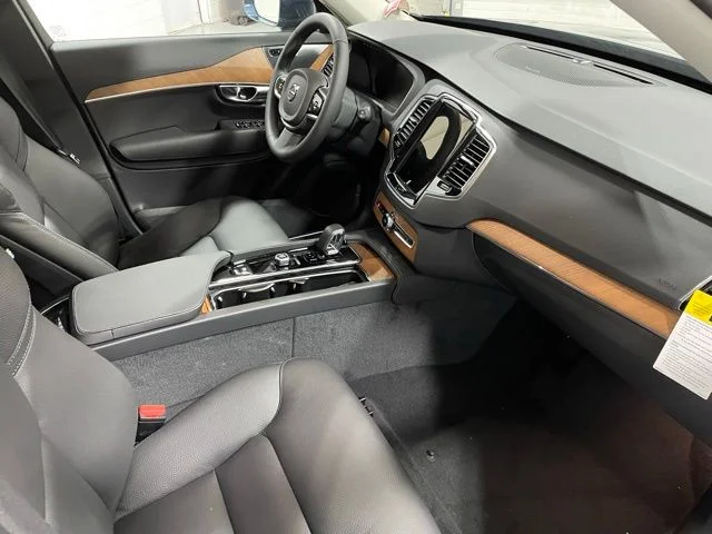 2025 Volvo XC90 Plus - Photo 12