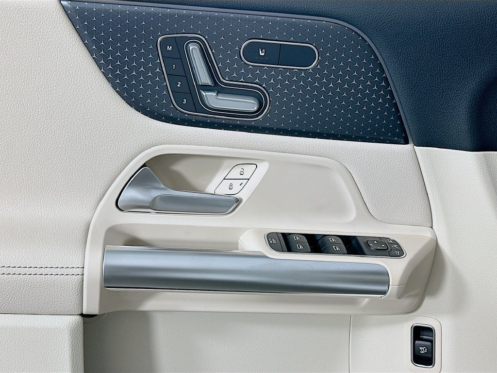 New 2026 Polar White Mercedes-Benz GLA 250 image 47