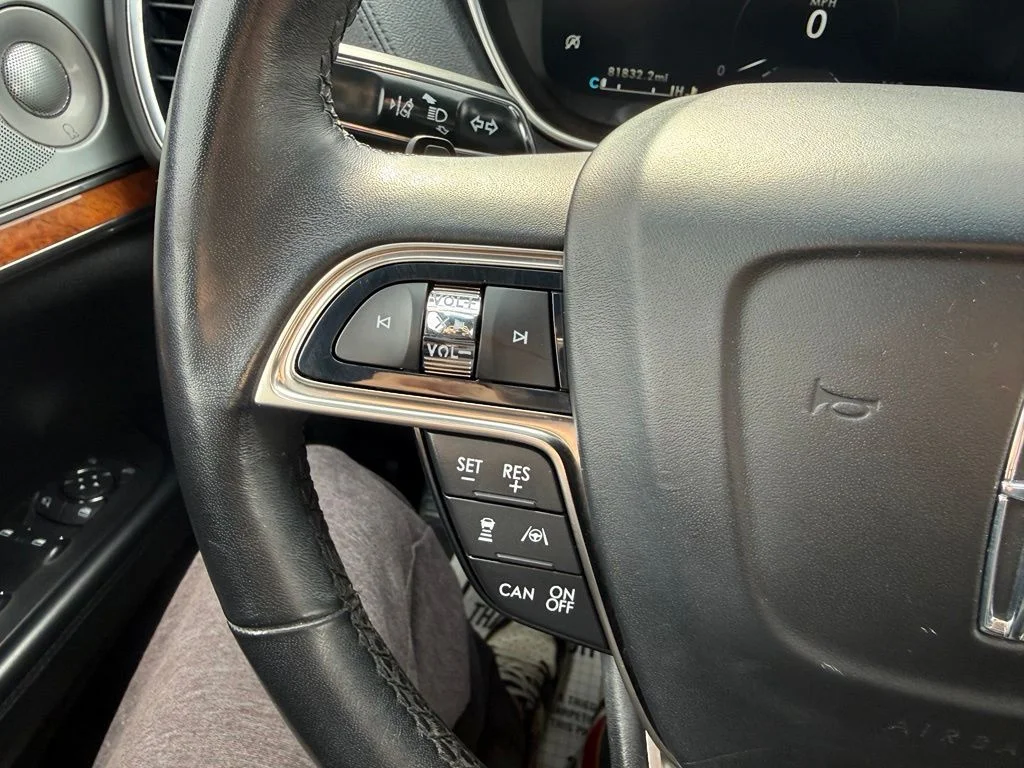 Used 2019 Black Lincoln Reserve image 23