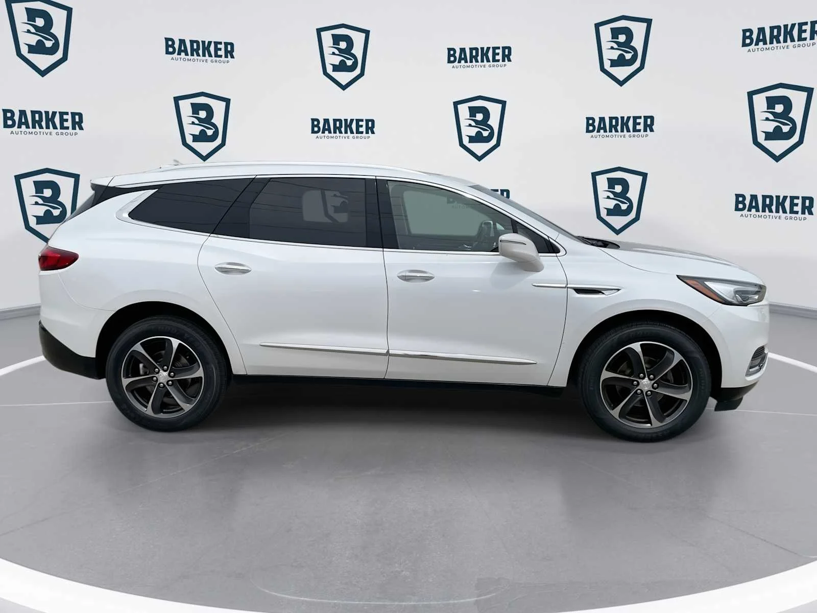Used 2020 Includes Satin Nickel lower exterior accent color.) Buick Essence image 9