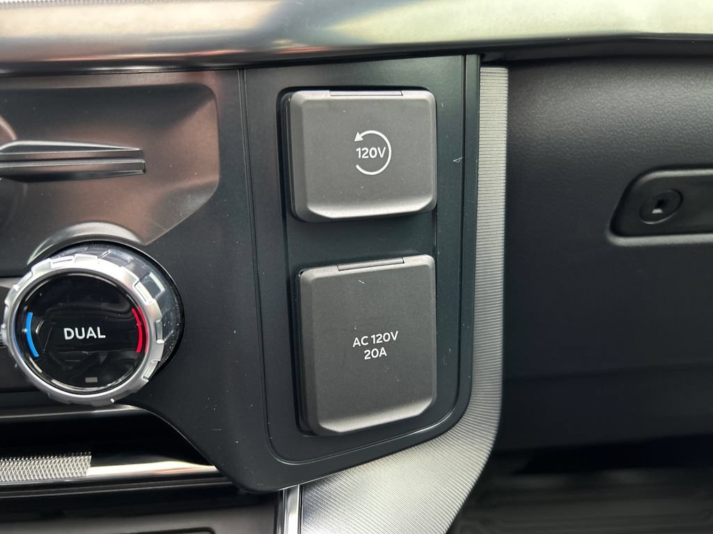 Used 2025 White Ford Platinum image 32