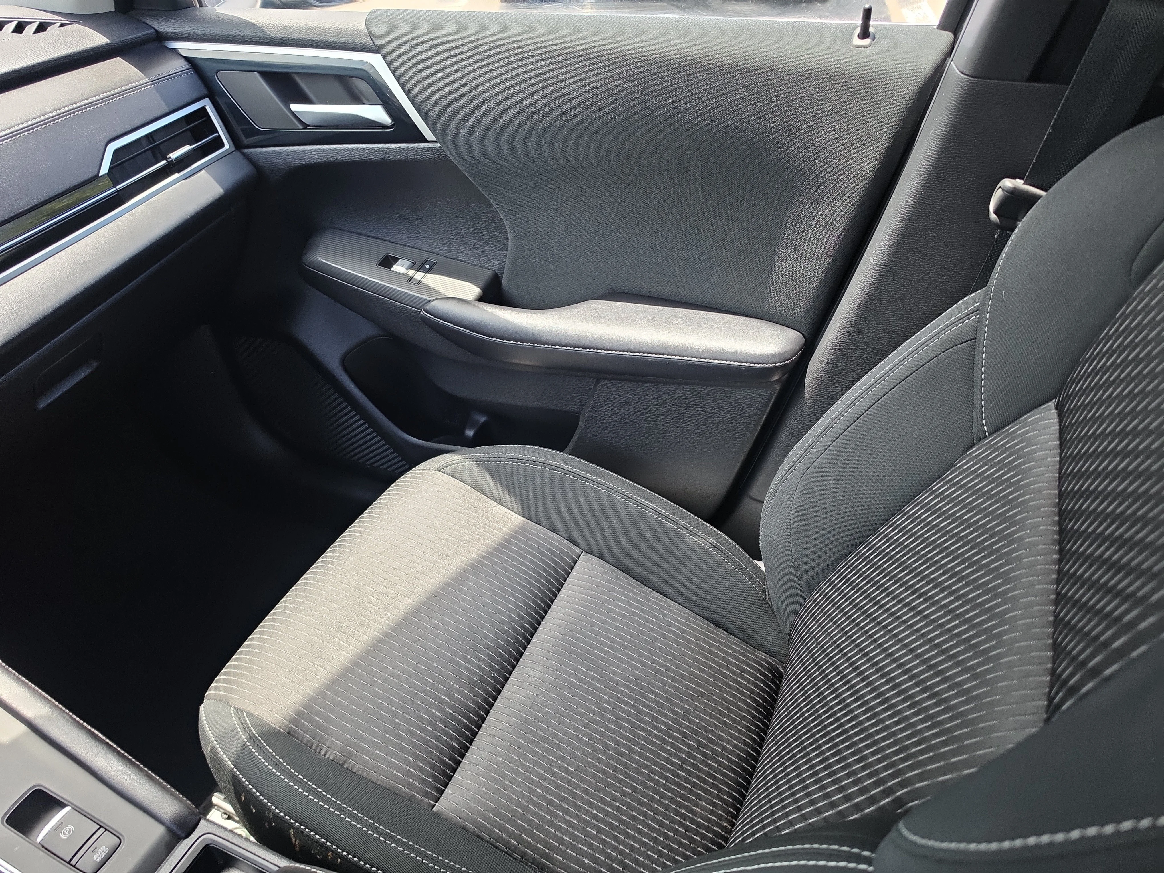 Used 2022 Black Diamond Mitsubishi ES image 15
