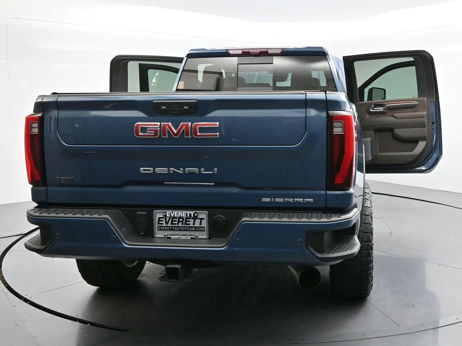Used 2024 Downpour Metallic GMC Denali image 38