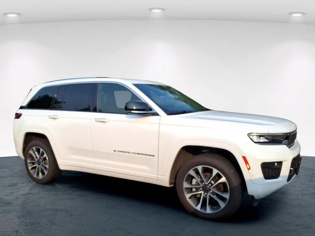 Used 2023 White Jeep Overland image 9