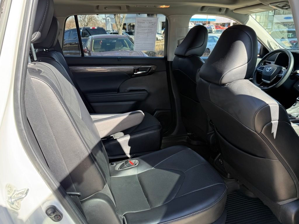 2022 Toyota Highlander Platinum - Photo 18