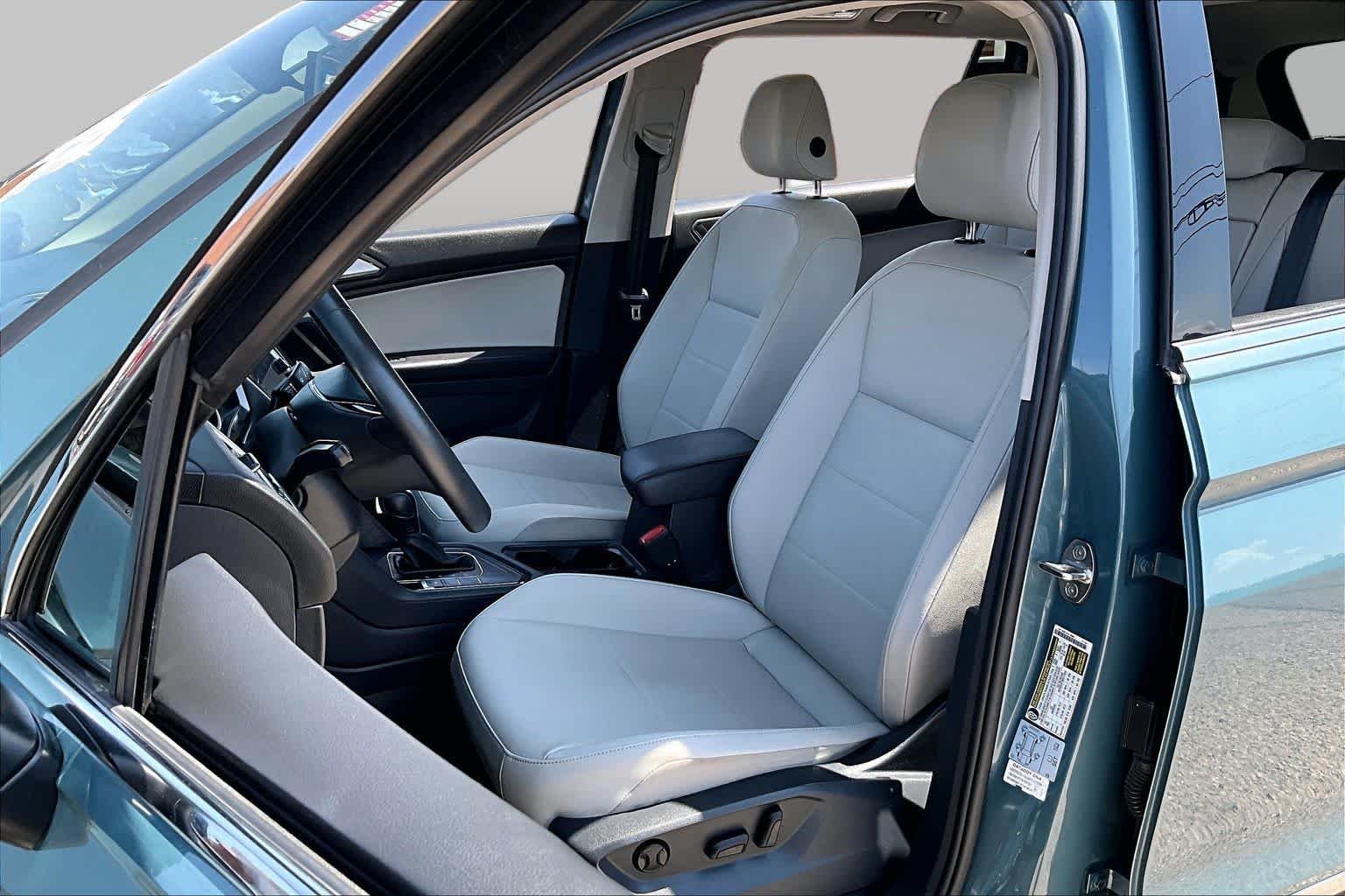 Used 2020 Stone Blue Metallic Volkswagen SE image 8