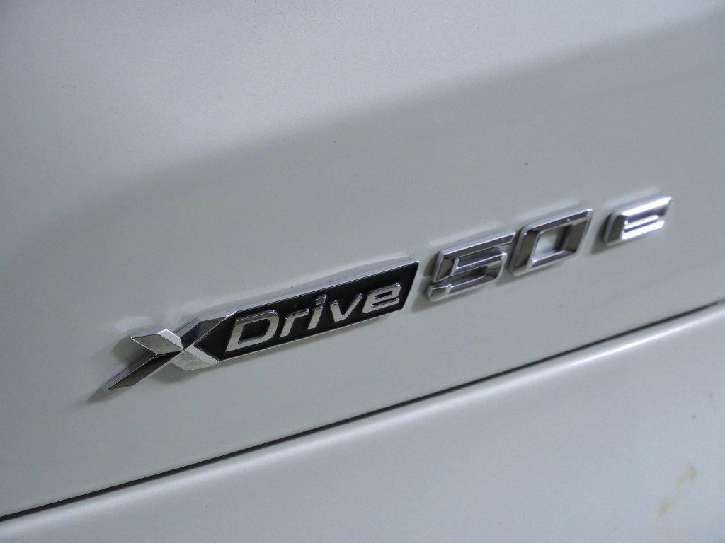 New 2026 Mineral White Metallic BMW xDrive50e image 12