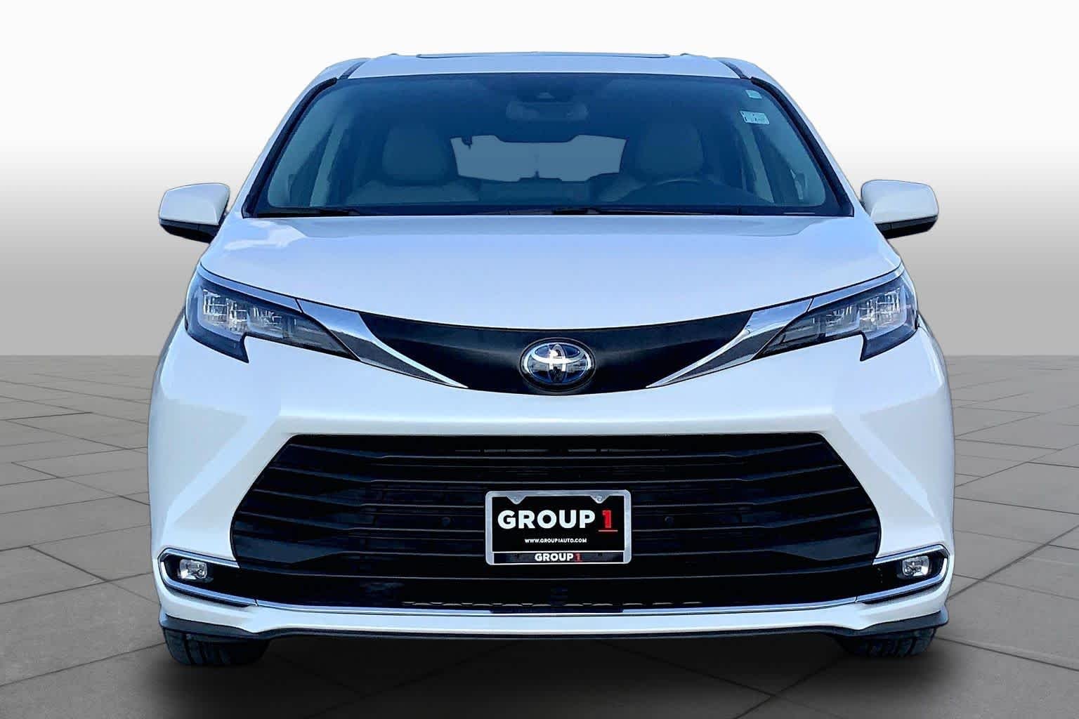 Used 2021 Blizzard Pearl Toyota XLE image 4