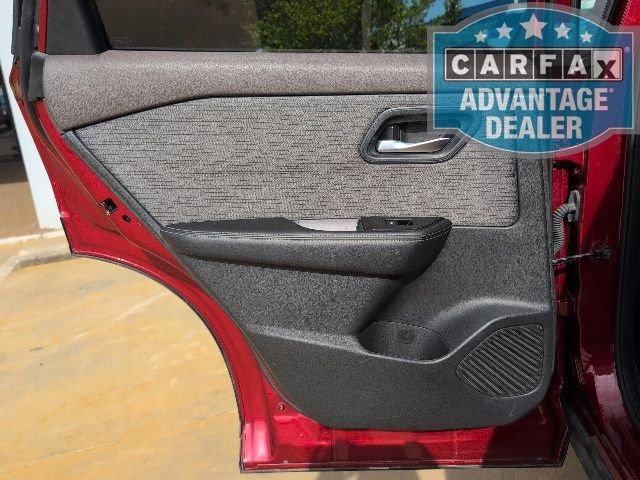 Used 2023  Nissan SV image 9