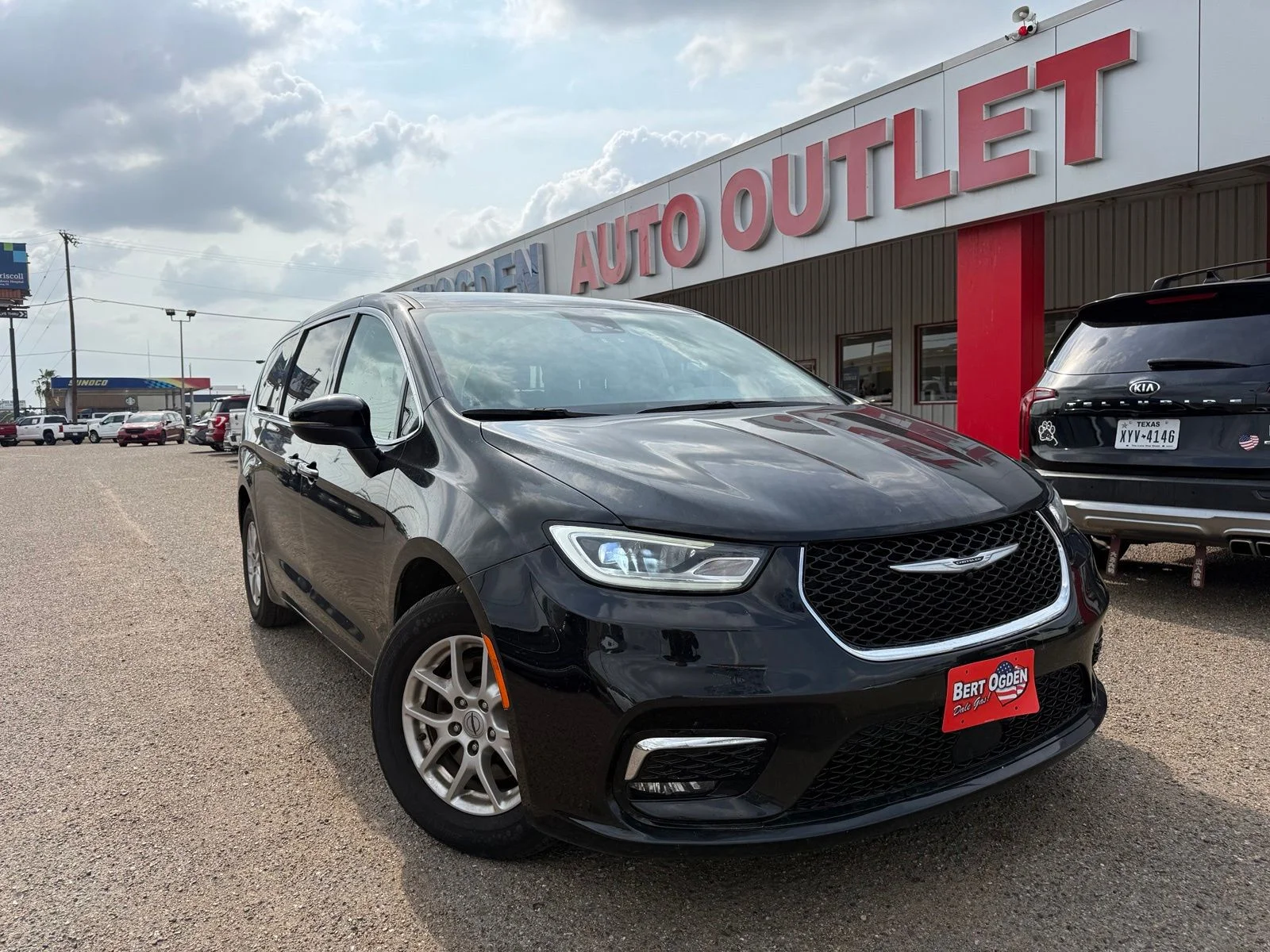 Used 2023 Black Chrysler Touring L image 1