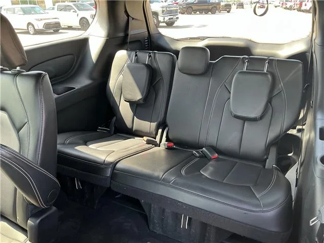 Used 2025 Bright White Clearcoat Chrysler Select Front-Wheel Drive Passenger image 28