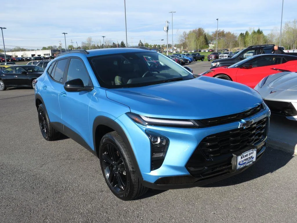 Used 2025 Marina Blue Chevrolet ACTIV image 2