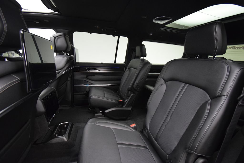 New 2026 Fathom Blue Pearl-Coat Exterior Paint (Late Availability) Jeep Summit Obsidian image 39