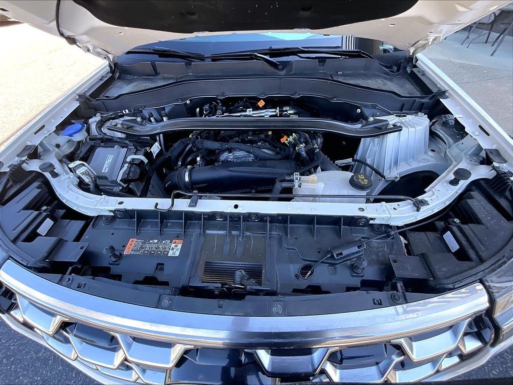 Used 2025 White Ford Platinum image 29