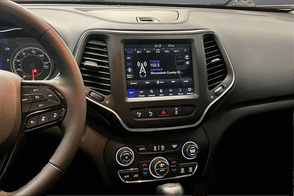 Used 2023 Black Jeep Altitude image 9