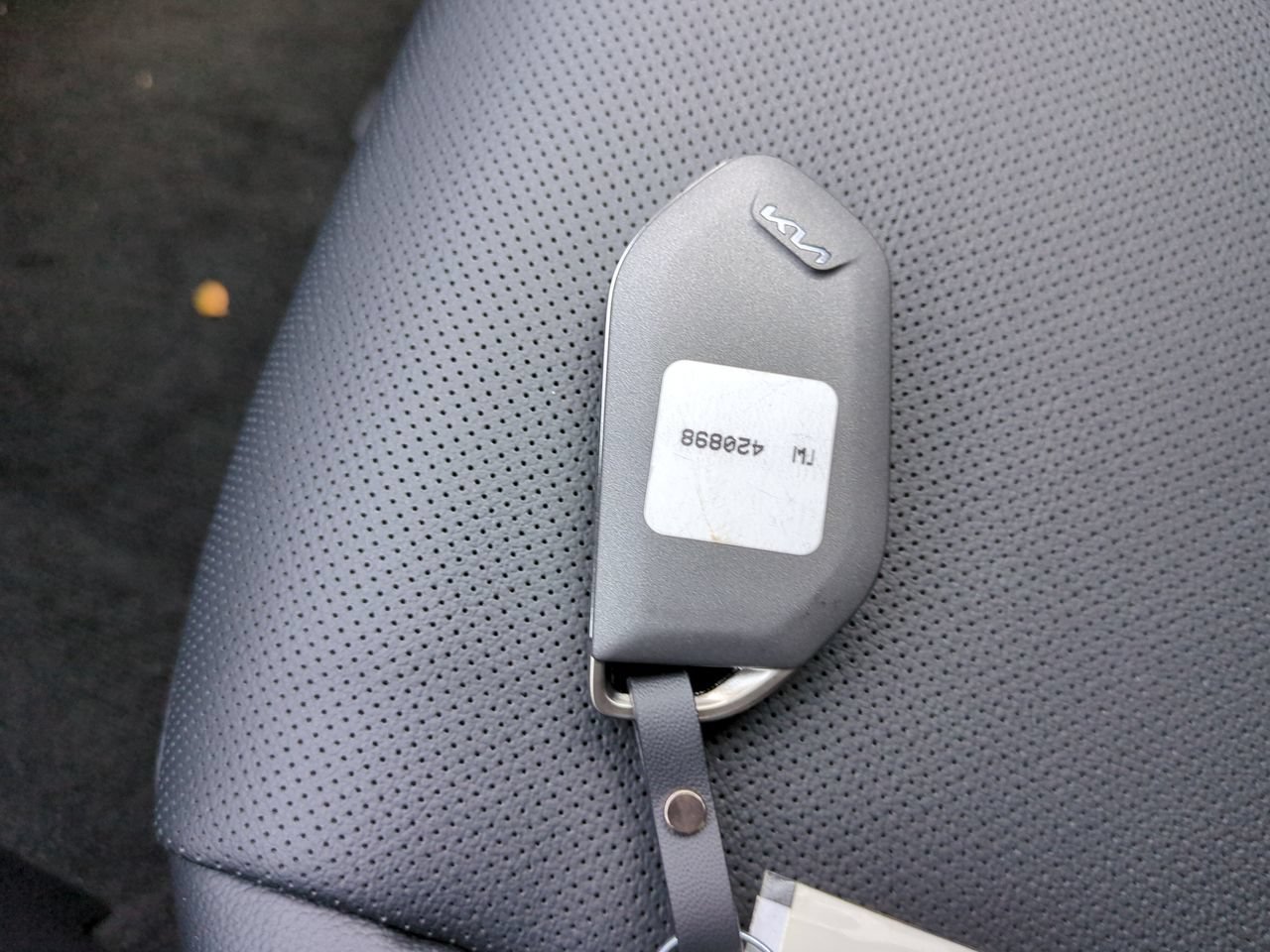 New 2026 Glacial White Pearl Kia EX image 35