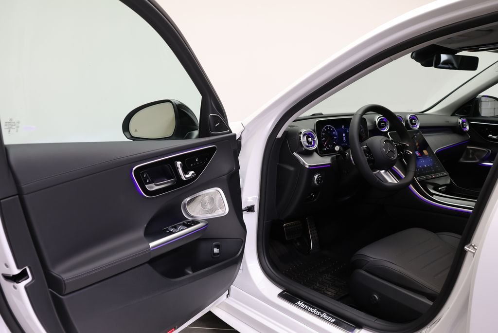 Used 2026 MANUFAKTUR Moonlight White Metallic Mercedes-Benz C 300 image 36