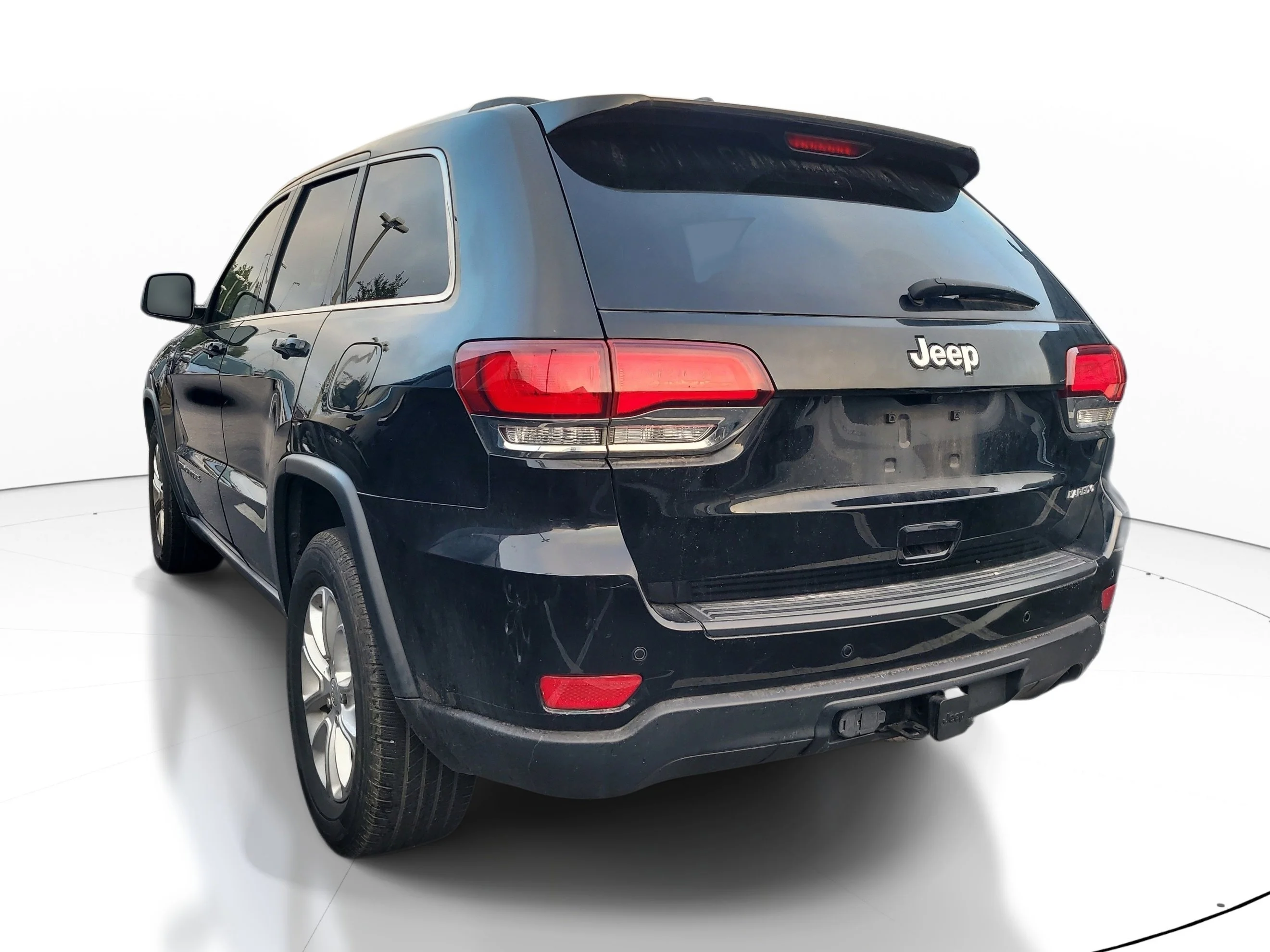 Used 2021 Diamond Black Crystal Pearlcoat Jeep Laredo E image 6