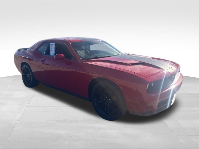 Used 2018 Red Dodge SXT image 7