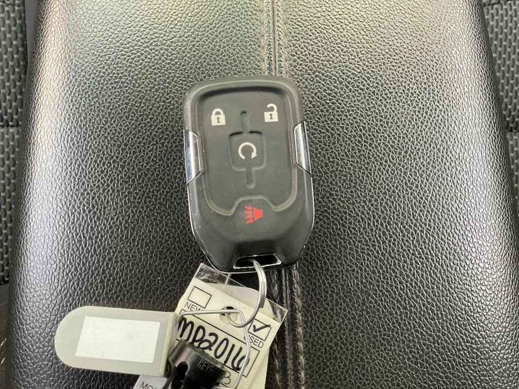 Used 2023 White GMC SLE image 35
